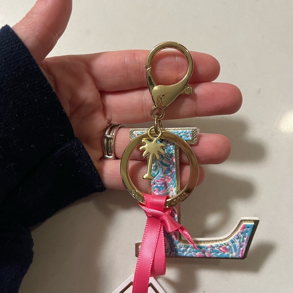 Brand new with tags Lilly Pulitzer “L” keychain - Picture 4 of 6